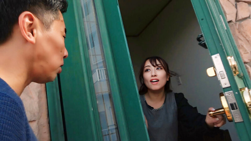 「【素人人妻】自宅で声我慢不倫セックス！背徳感に濡れるお母さんが中出しを受け入れる熟女動画」のサンプル画像4枚目