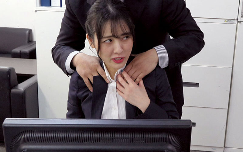 「祈山愛が巨尻OLで誘惑!課長にイタズラされ中出し懇願する禁断オフィスラブ」のサンプル画像5枚目