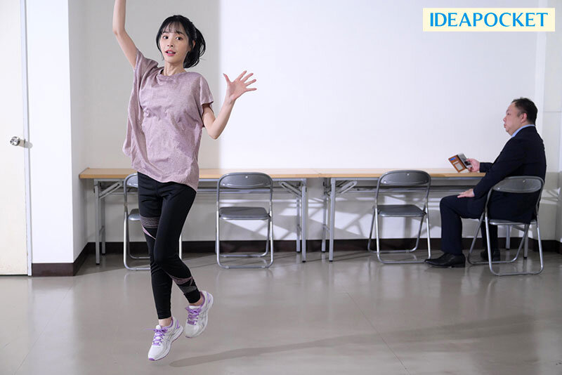 「桃乃木かな 美少女アイドルが屈辱のフェラ奉仕 中年男たちに服従する辱めプレイ」のサンプル画像2枚目