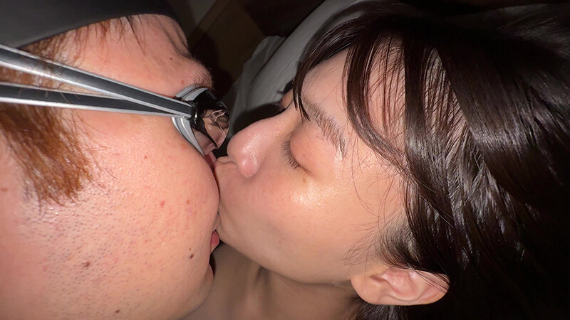 「【個人撮影】湊波流のデカ舌ディープキス＆ツバ鼻吸い」のサンプル画像17枚目