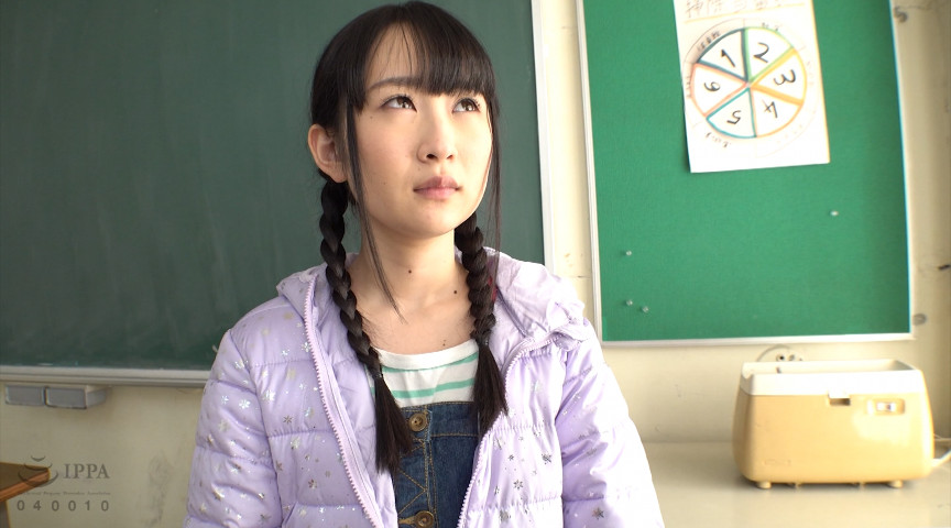 「【ひなの】ロリ系美少女の濃厚フェラチオ投稿映像｜学生風コスプレで魅せる奉仕プレイ」のサムネイル