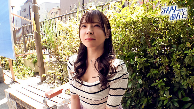 「【素人お姉さん】みおさんの生ハメ撮り3P中出し体験！美女バイト娘との濃厚プレイ」のサンプル画像2枚目