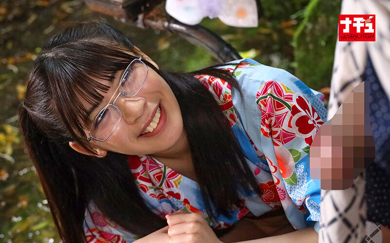 「【ミニ系痴女】貧乳美少女が浴衣パンチラで誘惑！温泉で何度も中出しさせる小悪魔娘の暴走SEX」のサンプル画像4枚目