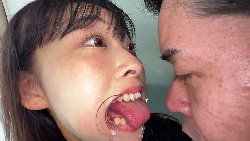 「【原美織】素人お姉さんをナンパ!個人撮影で魅せる舌ブラシ汚舌苔採取の衝撃映像」のサンプル画像20枚目