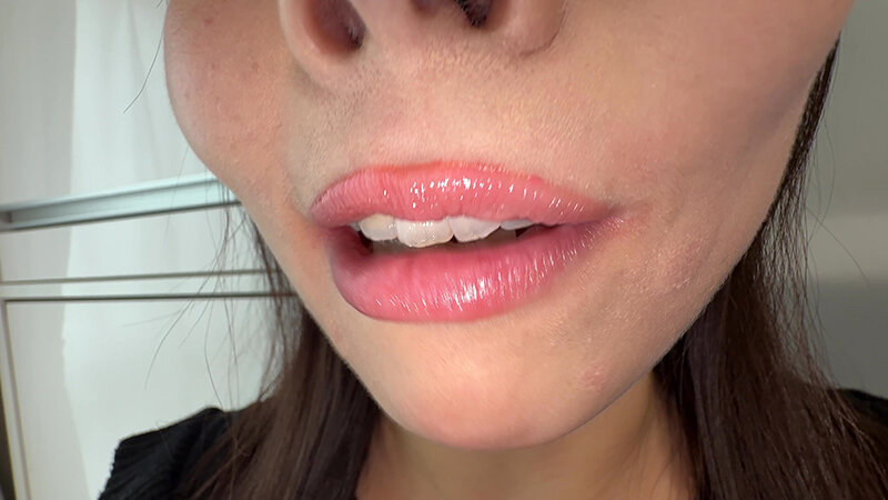 「【原美織】素人お姉さんをナンパ!個人撮影で魅せる舌ブラシ汚舌苔採取の衝撃映像」のサンプル画像8枚目