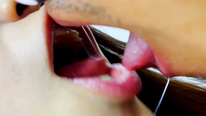 「【素人ナンパ】美人アパレル店員のお姉さんにキスをお願い！街中で声かけ成功の神回」のサンプル画像14枚目