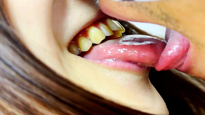 「【素人ナンパ】美人アパレル店員のお姉さんにキスをお願い！街中で声かけ成功の神回」のサンプル画像18枚目