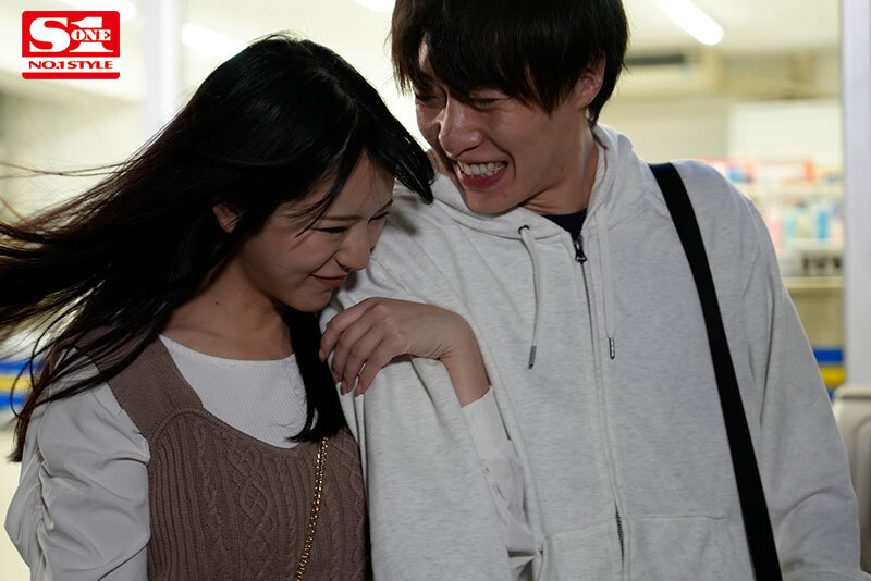 「浅野こころのキス・接吻シーンが最高!スレンダー美少女女子大生の濃厚ラブラブ作品」のサンプル画像5枚目