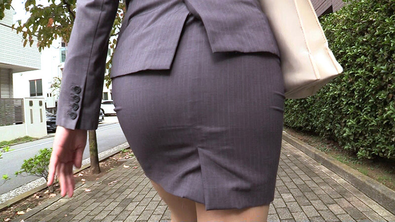 「松本菜奈実のパイズリ&ぶっかけ!巨乳OLが社内で性処理奉仕する巨尻美女の悶絶プレイ」のサンプル画像1枚目