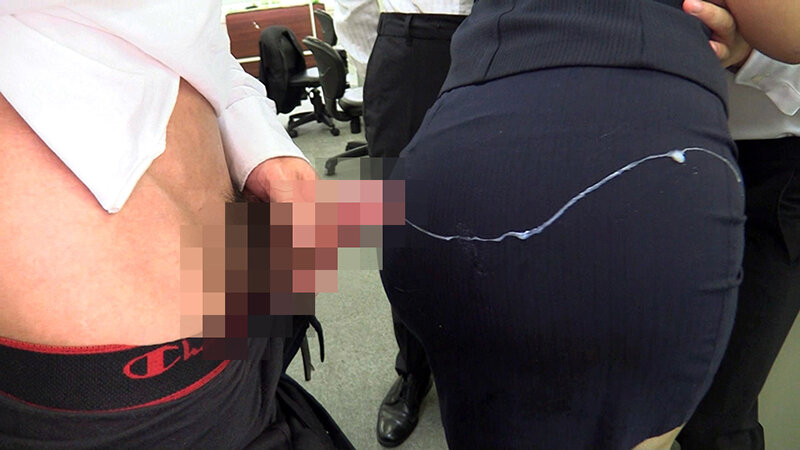 「松本菜奈実のパイズリ&ぶっかけ!巨乳OLが社内で性処理奉仕する巨尻美女の悶絶プレイ」のサンプル画像11枚目