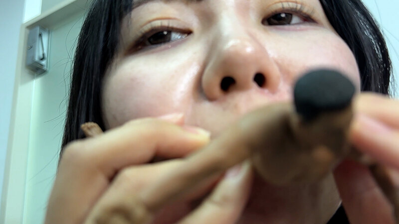 「ピチャピチャASMRしてくれる女子が唾液たっぷり舐めまわしM男人形」のサンプル画像15枚目