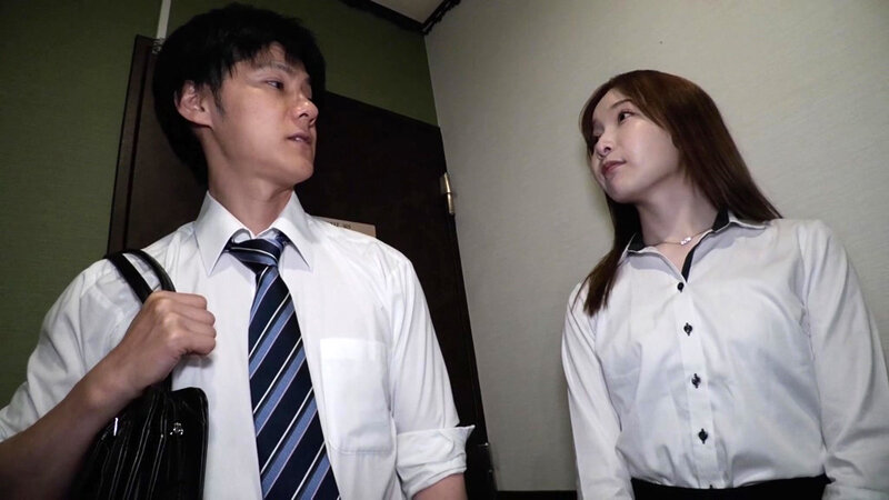 「小春まり 美人女上司と相部屋で不倫中出しSEX｜スレンダー人妻OLと騎乗位・顔面騎乗」のサンプル画像3枚目