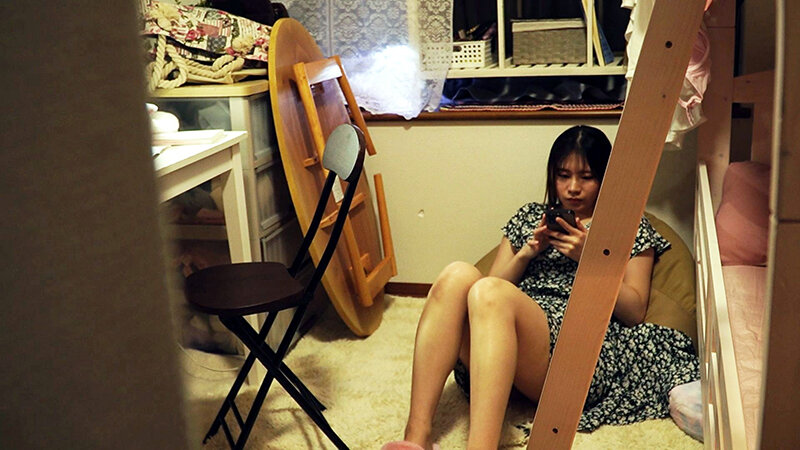 「【素人女子大生】有名私大女子寮の盗撮映像！清楚な美女の過激オナニーと指マン自慰記録」のサンプル画像2枚目