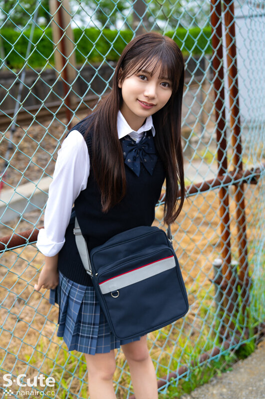 「北岡果林の制服美少女ハメ撮り動画|フェラ&中出しで乱れる放課後お泊りSEX」のサンプル画像3枚目