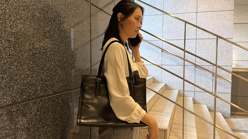 「三池小春の美尻が堪らない！同僚OLを口説き落とす尻フェチ必見のオフィスラブ作品」のサンプル画像7枚目