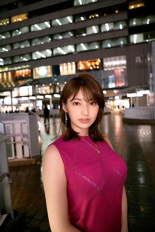 「【素人人妻】夫に不満を持つ美人妻たちがTバックを履いてNTR寝取られ浮気SEXに溺れる」のサムネイル