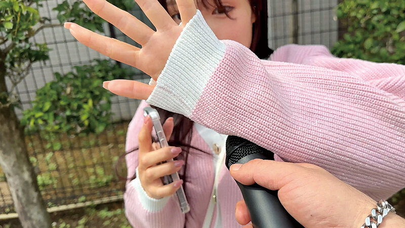 「【素人流出】芸能人の熱愛スクープ映像が流出！プライベート盗撮と生ハメ中出しの衝撃映像」のサンプル画像5枚目