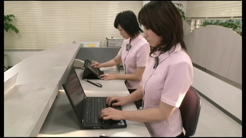 「葉月奈穂・櫻井ゆうこら熟女女優5人のむっちり巨乳淑女がセクハラに悶える官能ドラマ」のサンプル画像9枚目