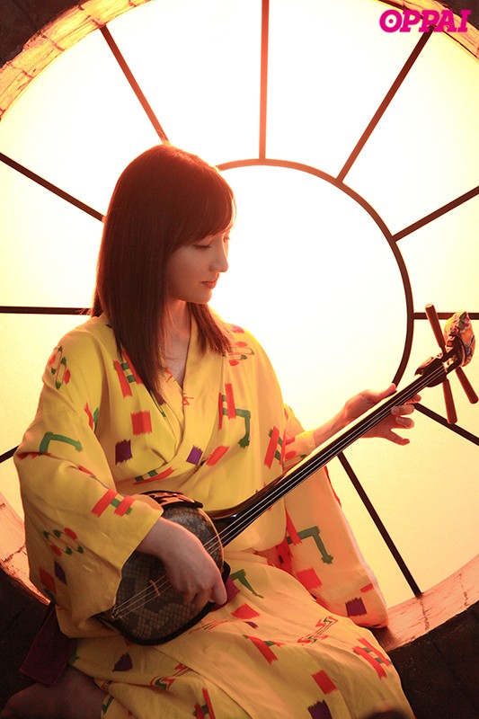 「楪カレンのパイズリが凄い！Hカップ巨乳美少女の素人デビュー作で魅せる極上テクニック」のサムネイル