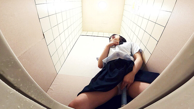 「素人女子校生の下校中オナニー流出動画|パンチラ・局部アップで発情期の恥ずかしい姿を激写」のサンプル画像5枚目