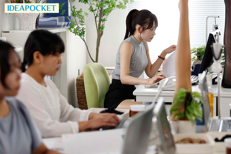 「古乃ほのの足コキが最高！スレンダー女上司のパンスト美脚で責められる脚フェチ必見作品」のサンプル画像1枚目