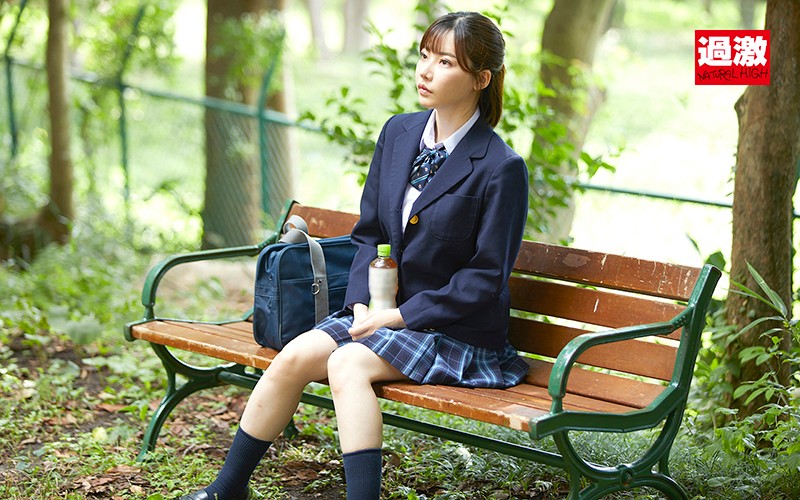 「深田えいみ 野外露出で顔射＆フェラ連続おねだり！セーラー服美少女JKの大胆プレイ」のサムネイル