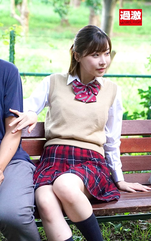 「深田えいみ 野外露出で顔射＆フェラ連続おねだり！セーラー服美少女JKの大胆プレイ」のサンプル画像14枚目