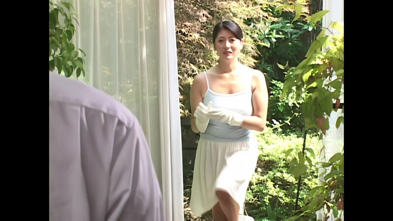 「笠原みづえが魅せる禁断の近親相姦ドラマ｜巨乳熟女お母さんの艶めかしい姿」のサムネイル