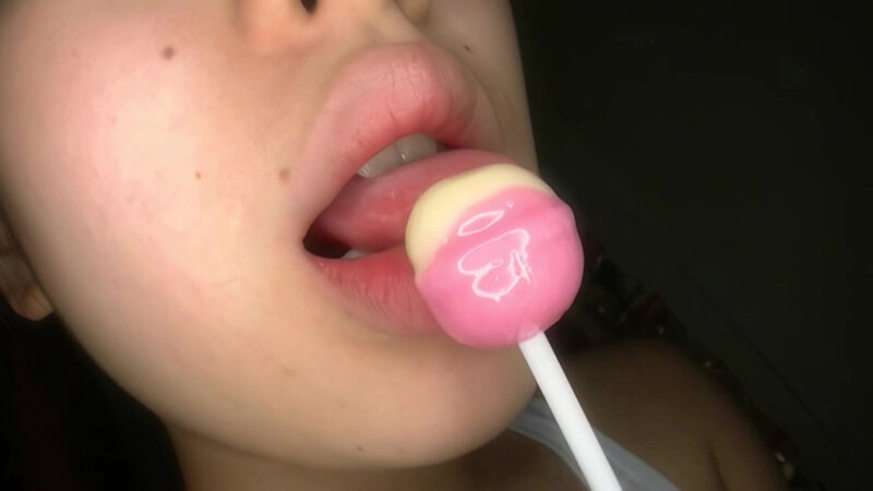 「【素人】パイパンミニ系美少女が恥ずかしいお漏らし＆中出しで乱れる高画質リマスター映像」のサンプル画像17枚目