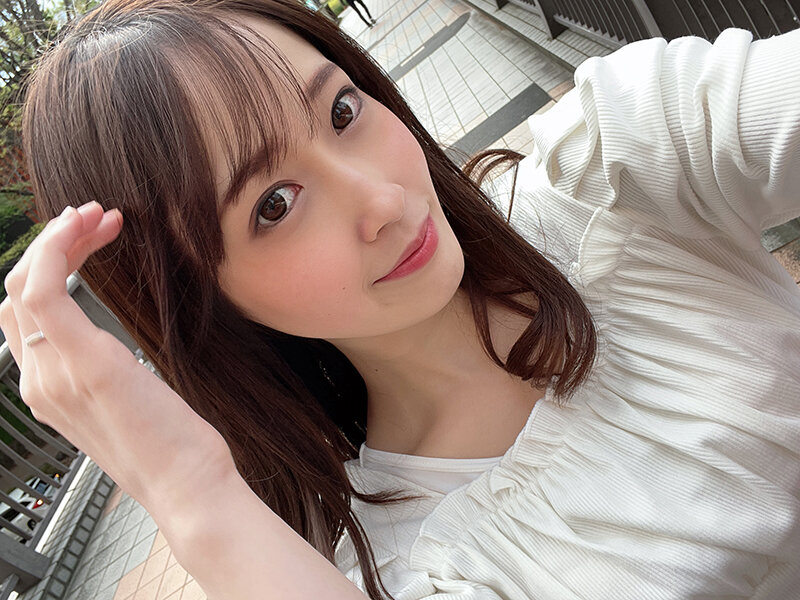 「【素人人妻】美乳痴女の若妻が騎乗位で中出しハメ撮り!あざとかわいい26歳の誘惑テクニック」のサンプル画像2枚目