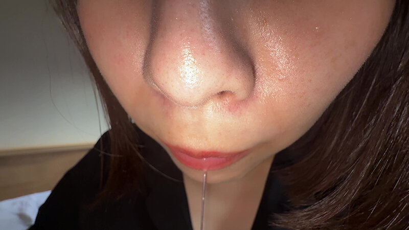 「【湊波流】素人お姉さんをナンパ！舌ブラシで汚舌苔採取する個人撮影動画」のサンプル画像16枚目