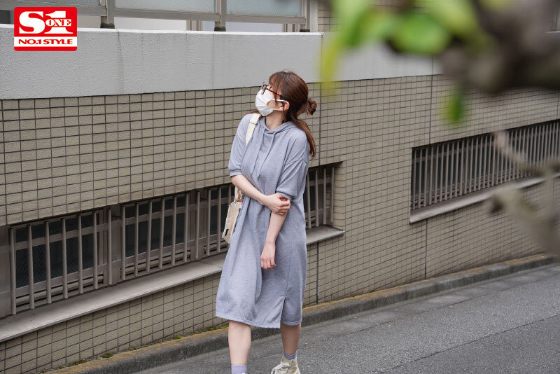 「鷲尾めいの巨乳が揺れる汗だく3P・4Pプレイ！ローションまみれの10時間ノンストップ快感」のサムネイル