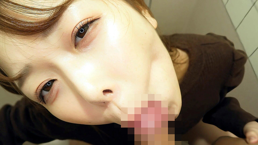 「【素人】街で見かけた美人お姉さんに誘惑されて口でご奉仕してもらった体験談【フェラ】」のサンプル画像2枚目