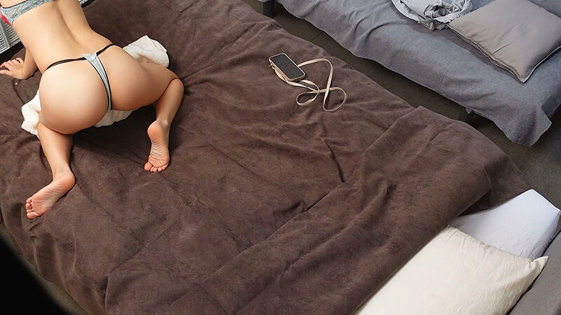 「【素人OL】ビジネスホテルで美乳制服女子の無防備な自慰行為を盗撮・のぞき映像」のサンプル画像6枚目