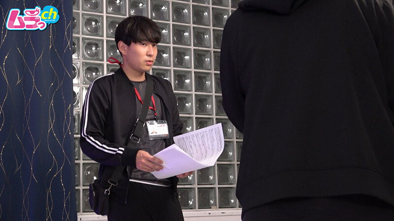 「綾美ななが魅せる盗撮・のぞきプレイ!美乳痴女美少女の大胆パフォーマンス」のサンプル画像4枚目