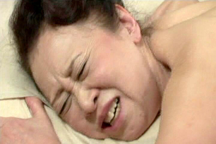 「【熟女】五十路六十路の巨乳人妻母が中出しされる近親相姦4時間|肉厚ボディの主婦6人」のサンプル画像6枚目