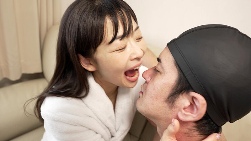 「【原美織】素人お姉さんをナンパ!変態男の舌フェチリクエストに応える個人撮影動画」のサンプル画像13枚目