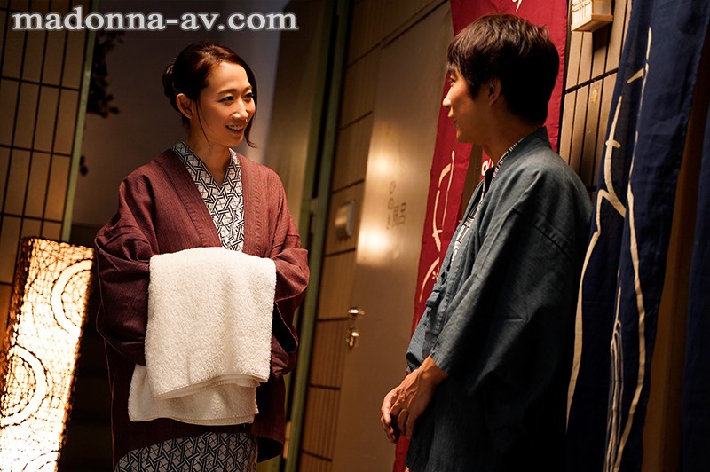 「水戸かな 熟女義母と温泉旅行で中出し！人妻との禁断の一泊二日濃厚体験」のサムネイル