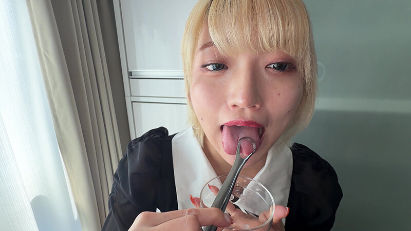 「【安堂はるの】素人お姉さんをナンパ！個人撮影で魅せる舌ブラシ汚舌苔採取の衝撃映像」のサンプル画像8枚目