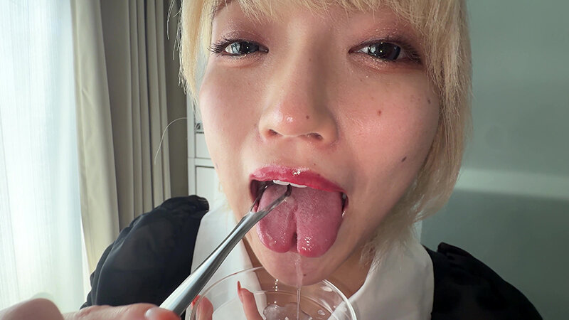 「【安堂はるの】素人お姉さんをナンパ！個人撮影で魅せる舌ブラシ汚舌苔採取の衝撃映像」のサンプル画像9枚目