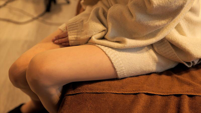 「葵百合香が人妻痴女に！性感マッサージで指マン・ポルチオ責めされ絶頂アクメ」のサムネイル