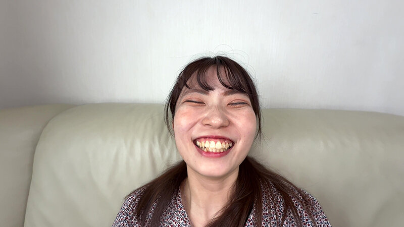 「【水月みお】素人お姉さんをナンパ！初めての喉奥体験と舌・八重歯観察の個人撮影動画」のサンプル画像6枚目