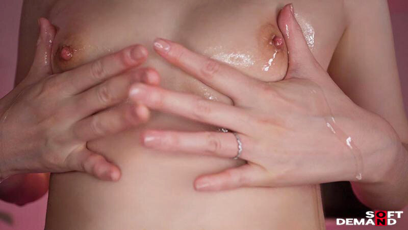 「高村澪 AVデビュー作|身長177cm長身スレンダー人妻の美脚が艶めかしい初撮り動画」のサンプル画像8枚目