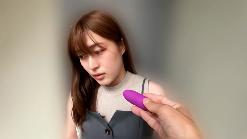 「高城なぎさちゃんとリモバイ散歩！街中で絶頂恥○プレイ！」のサムネイル