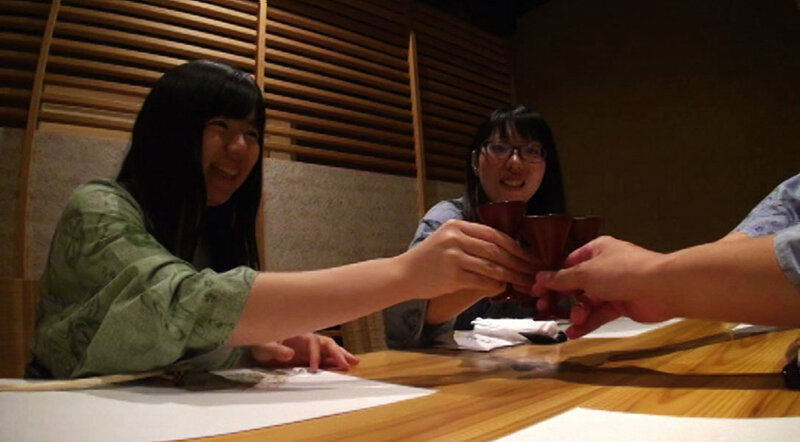 「【人妻・主婦】不倫旅行で乱交に溺れる美人妻の秘密の温泉旅行ドキュメント」のサンプル画像7枚目