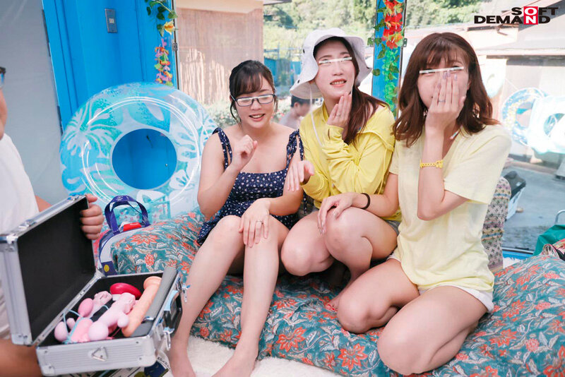 「【素人人妻】水着ママたちがナンパされてNTR大乱交！子供会の海水浴で3P寝取られ体験」のサンプル画像12枚目