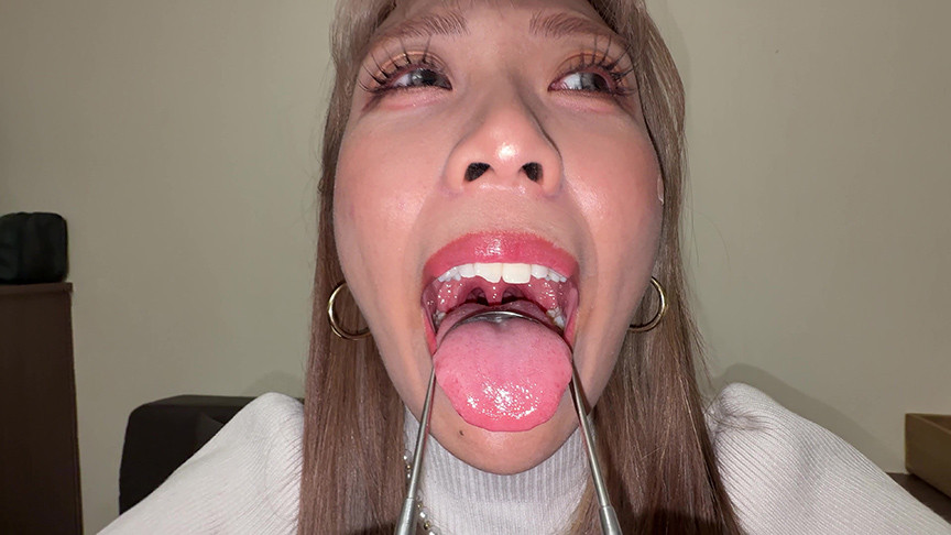 「【個人撮影】若菜めありの舌ブラシで「汚舌苔」採取」のサンプル画像9枚目