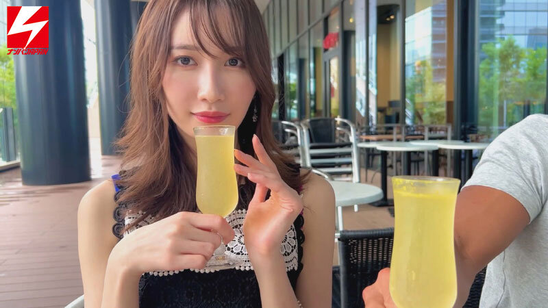 「スレンダーお姉さんそらとハメ撮り騎乗位で中出し！高級ラウンジNo.1美女と朝まで濃厚プレイ」のサムネイル