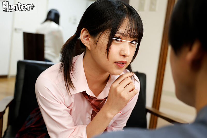 「【女子校生】学生服の地味系美少女が過激誘惑!スカート内でのドキドキ中出し&ぶっかけプレイ」のサンプル画像2枚目