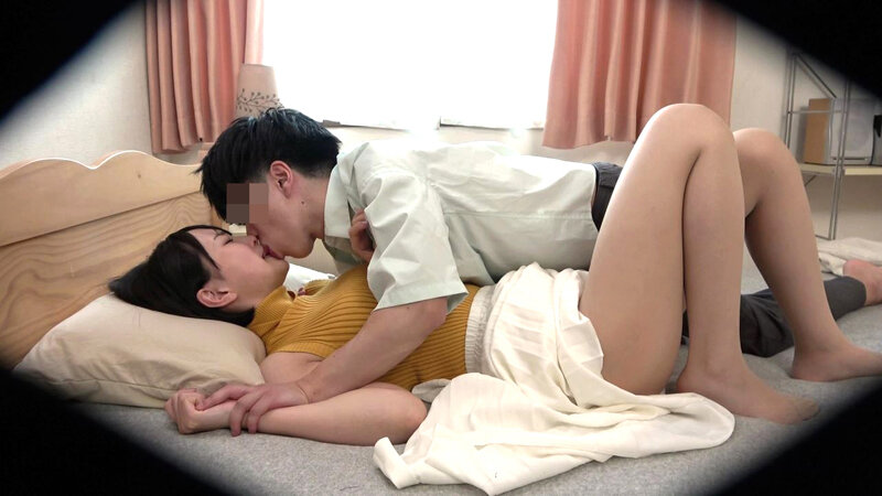 「【素人人妻】30歳パート妻が年下バイト君2人に寝取られ中出し3Pされた盗撮映像」のサンプル画像8枚目